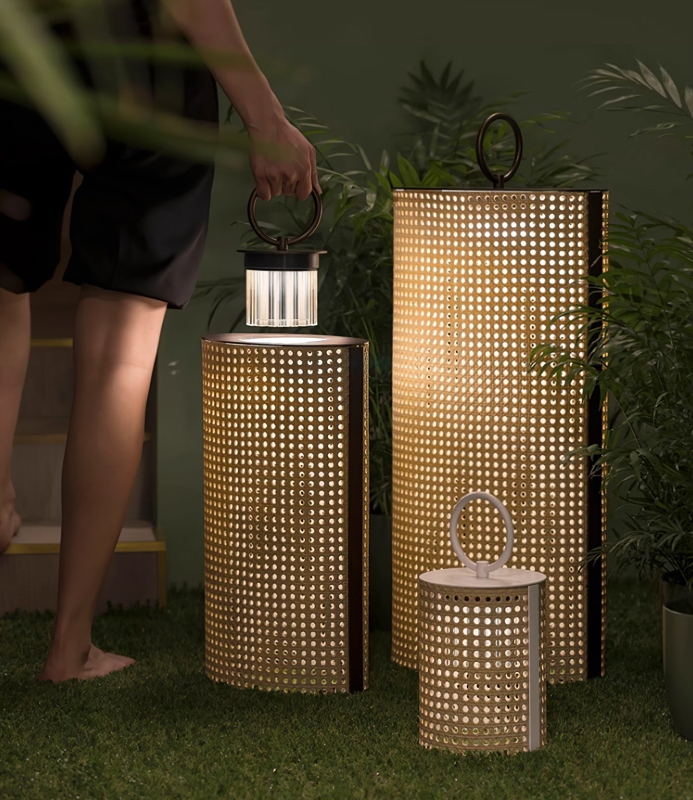 Arlette Solar Outdoor Lantern Lamp