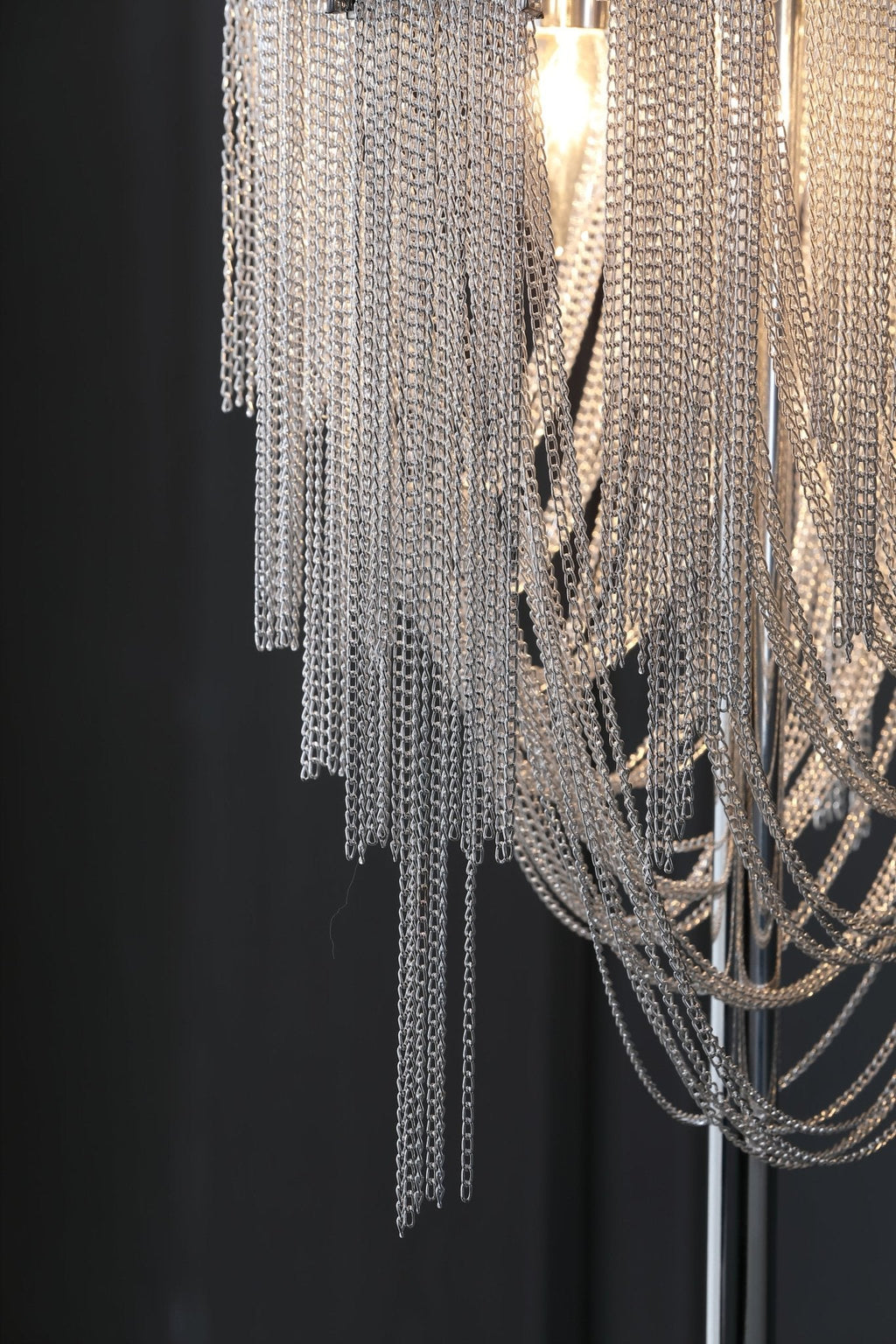 Chains Tassel Table Lamp
