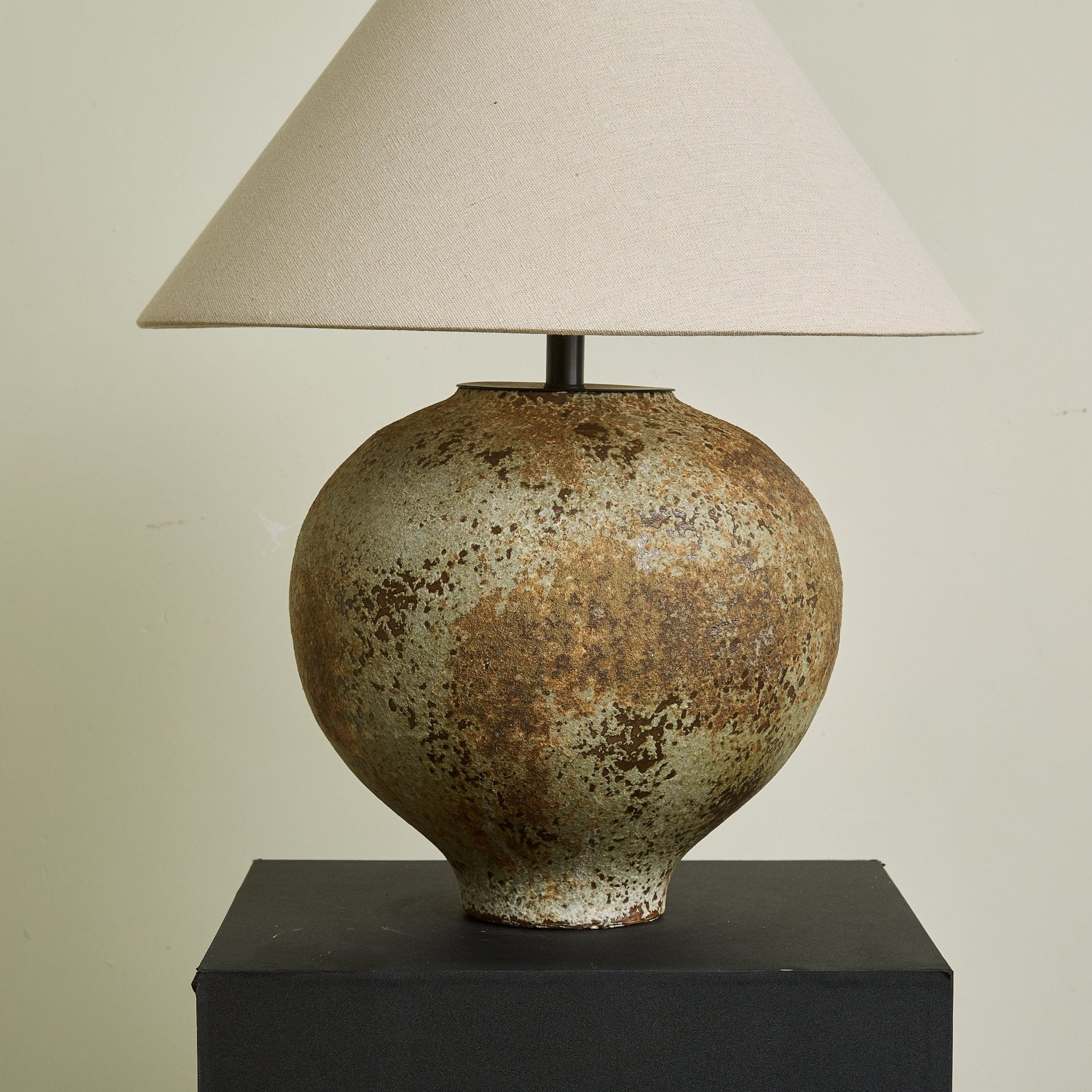 Ferrosia Ceramic Table Lamp