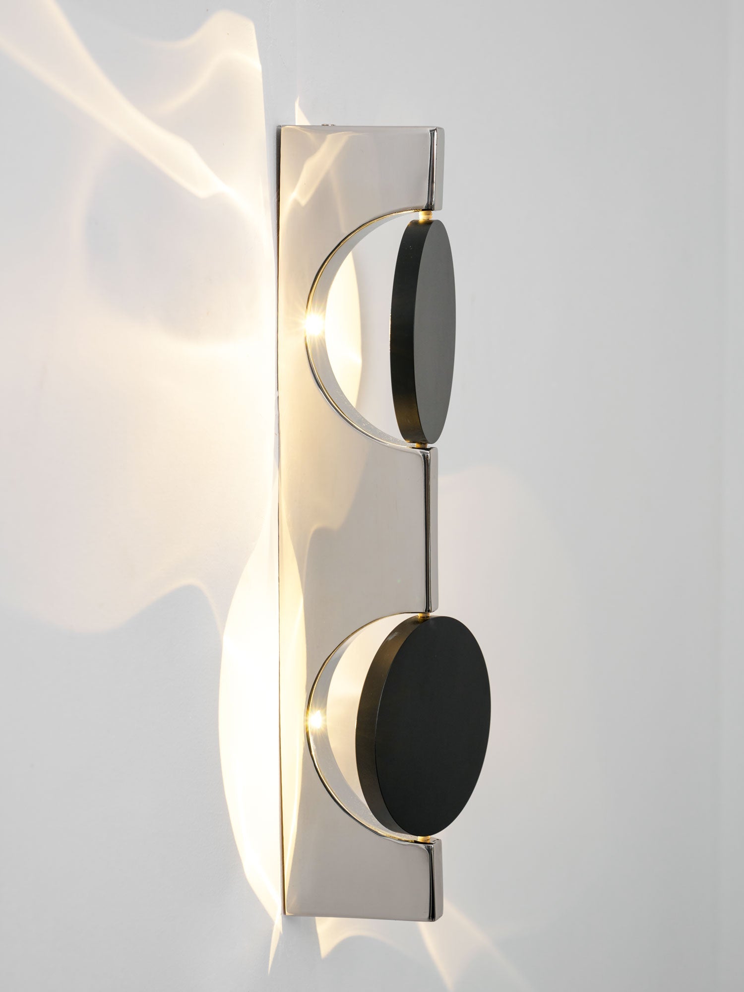 Kinetic Shadow Wall Lamp
