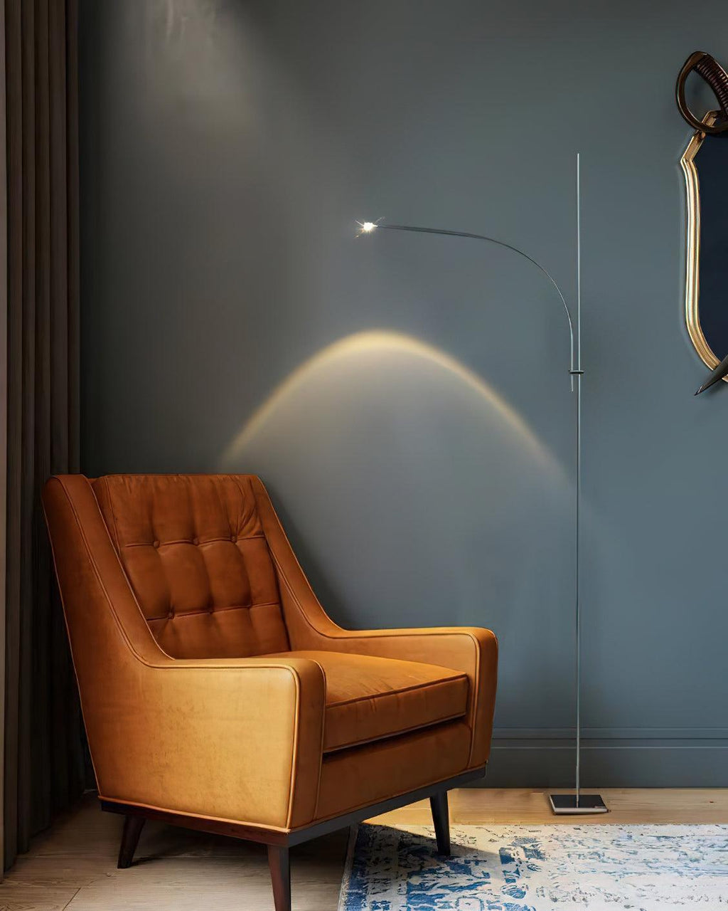Metal Body Graceful Floor Lamp