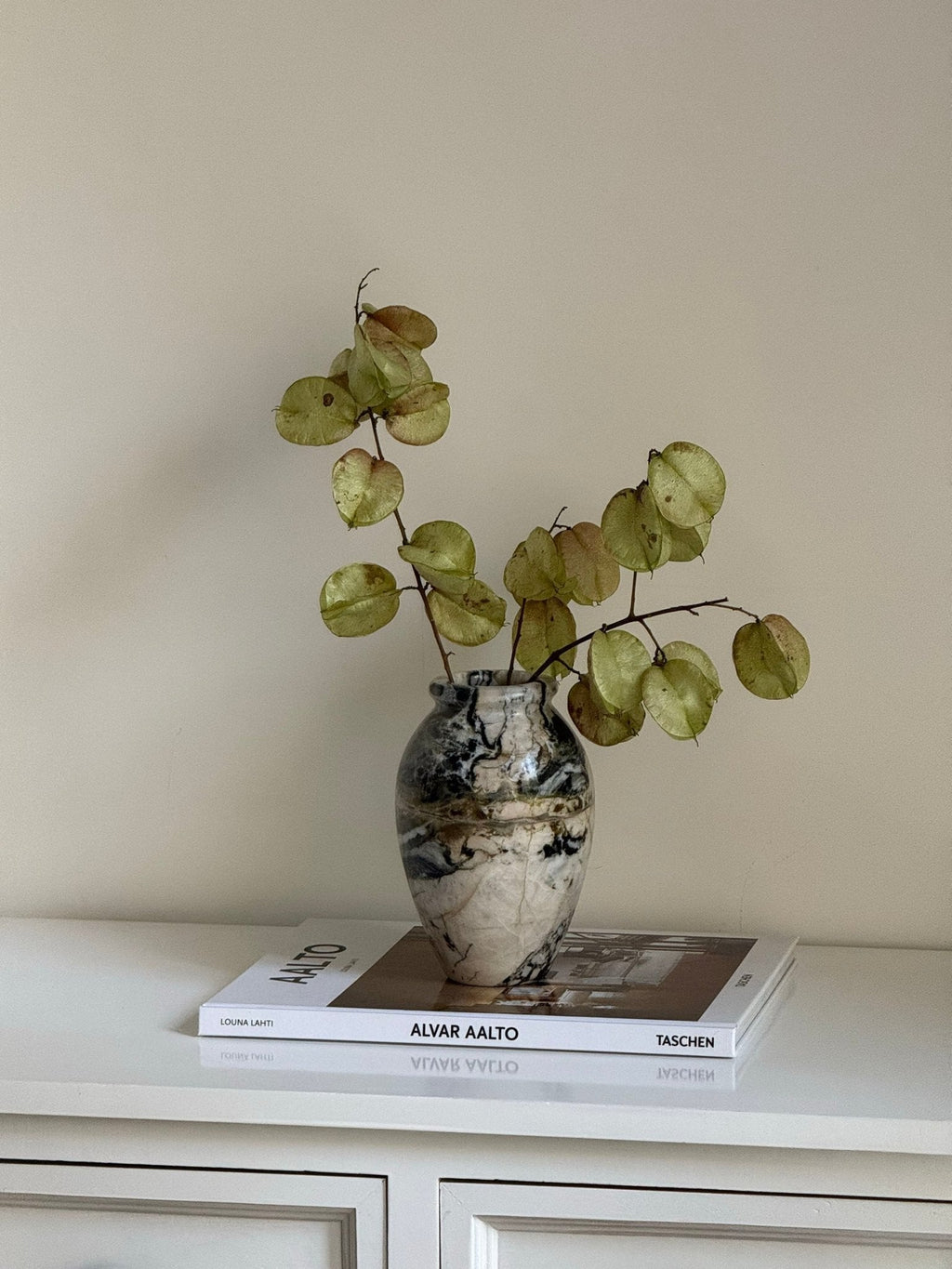 Noir Vein Stone Vase
