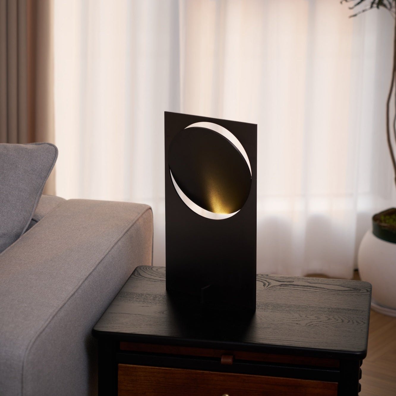 Axis Rotating Disc Table Lamp