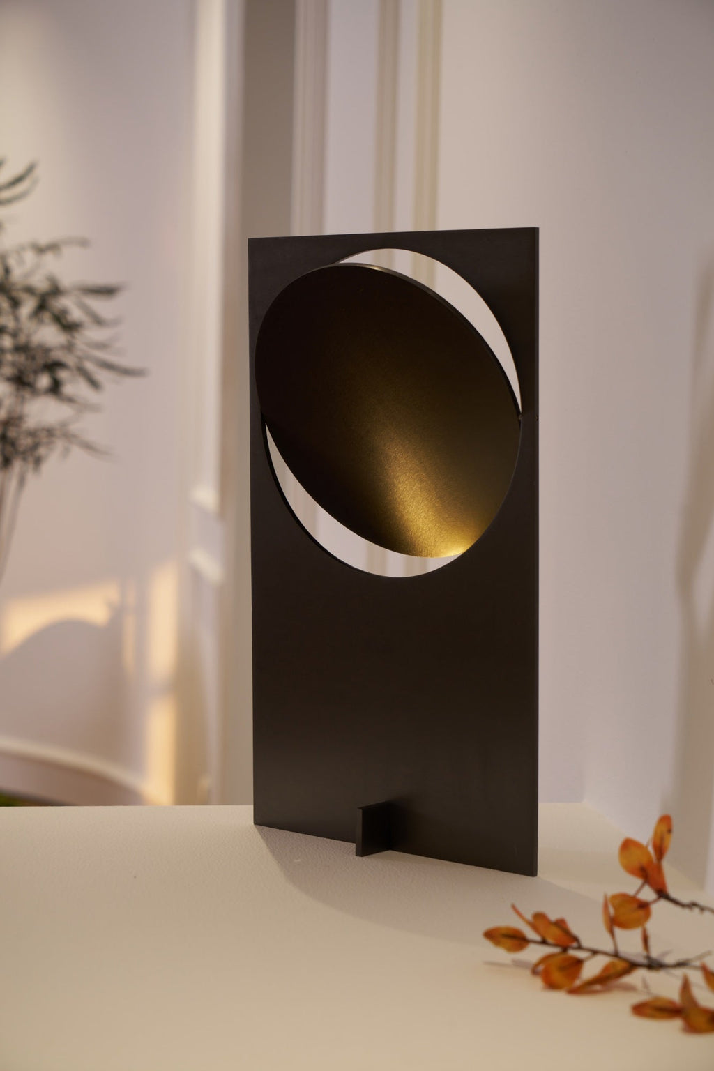 Axis Rotating Disc Table Lamp