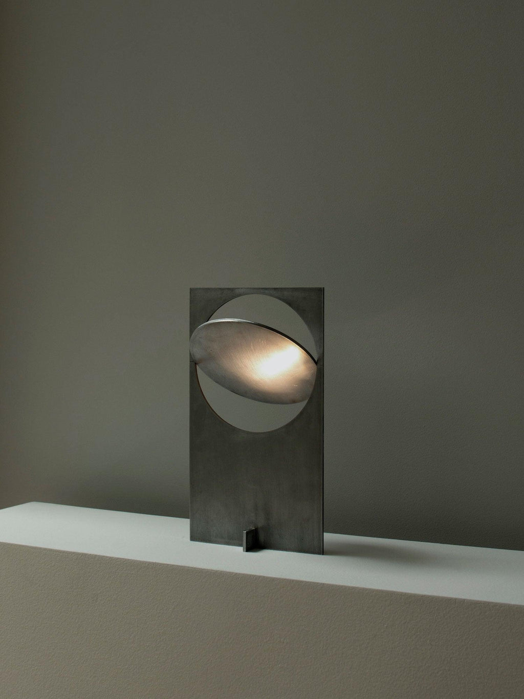Axis Rotating Disc Table Lamp