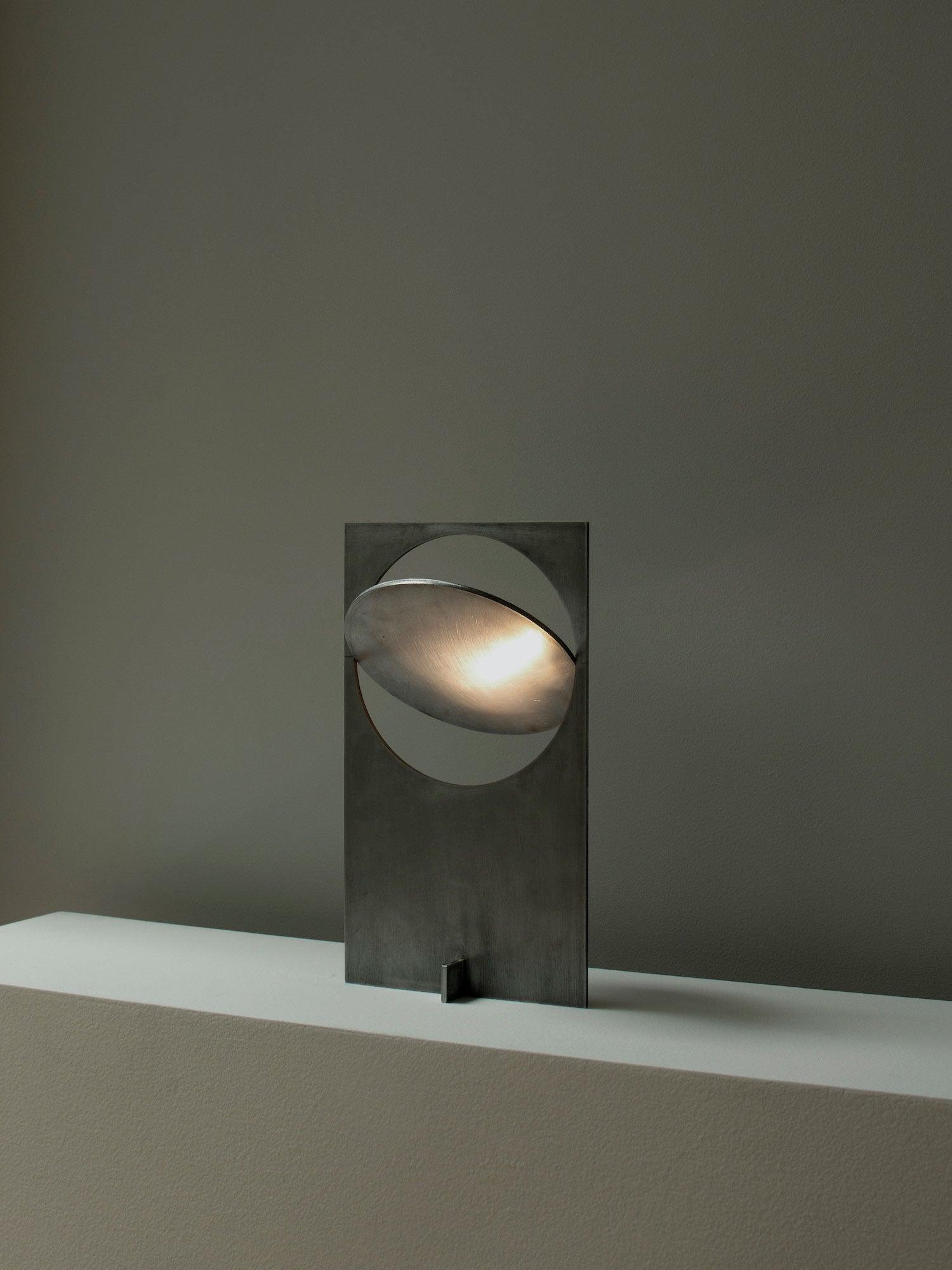 Axis Rotating Disc Table Lamp