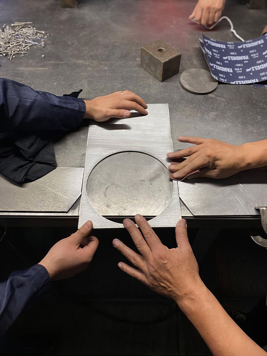 Axis Rotating Disc Table Lamp