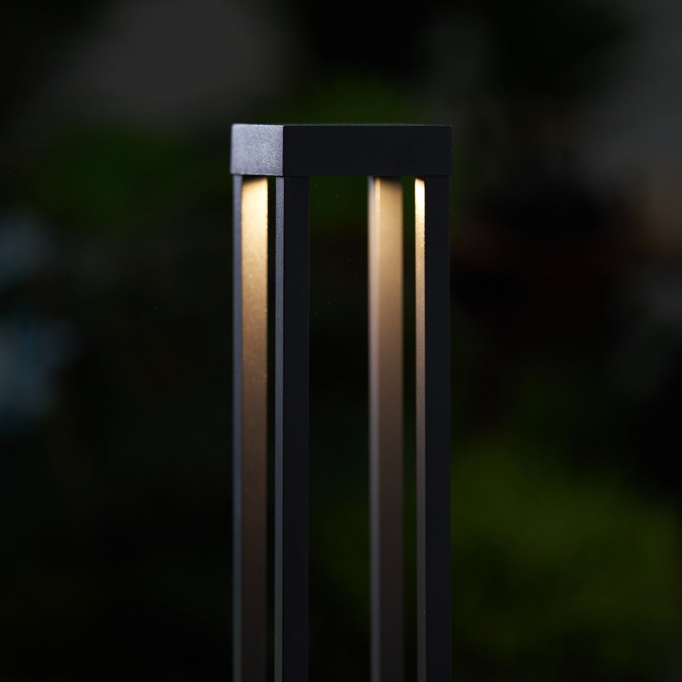 Obsidian Post Outdoor Light