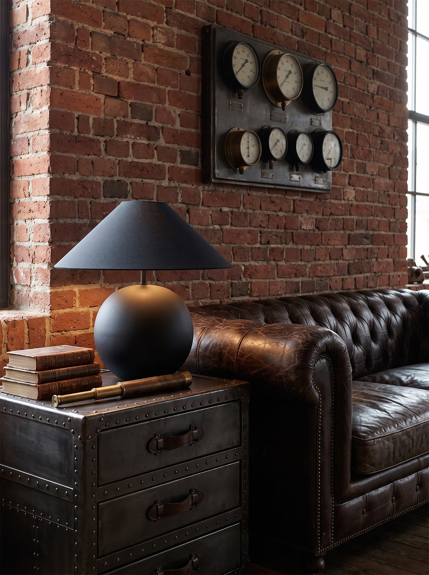 Obsidian Sphere Table Lamp
