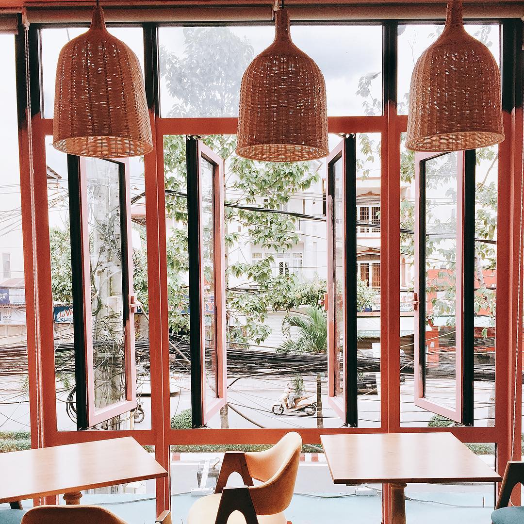 Rattan Bell Pendant Light