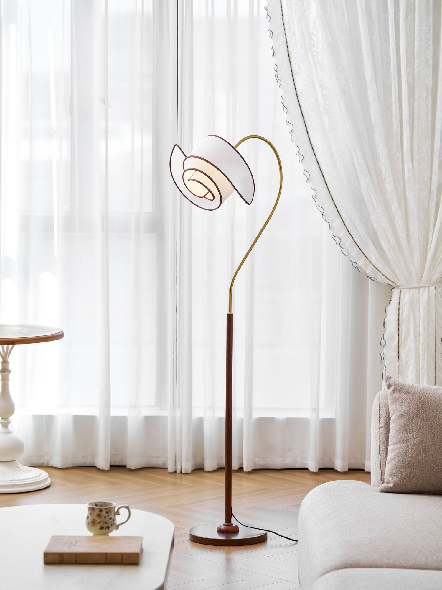 Stelmo Curved Neck Floor Lamp