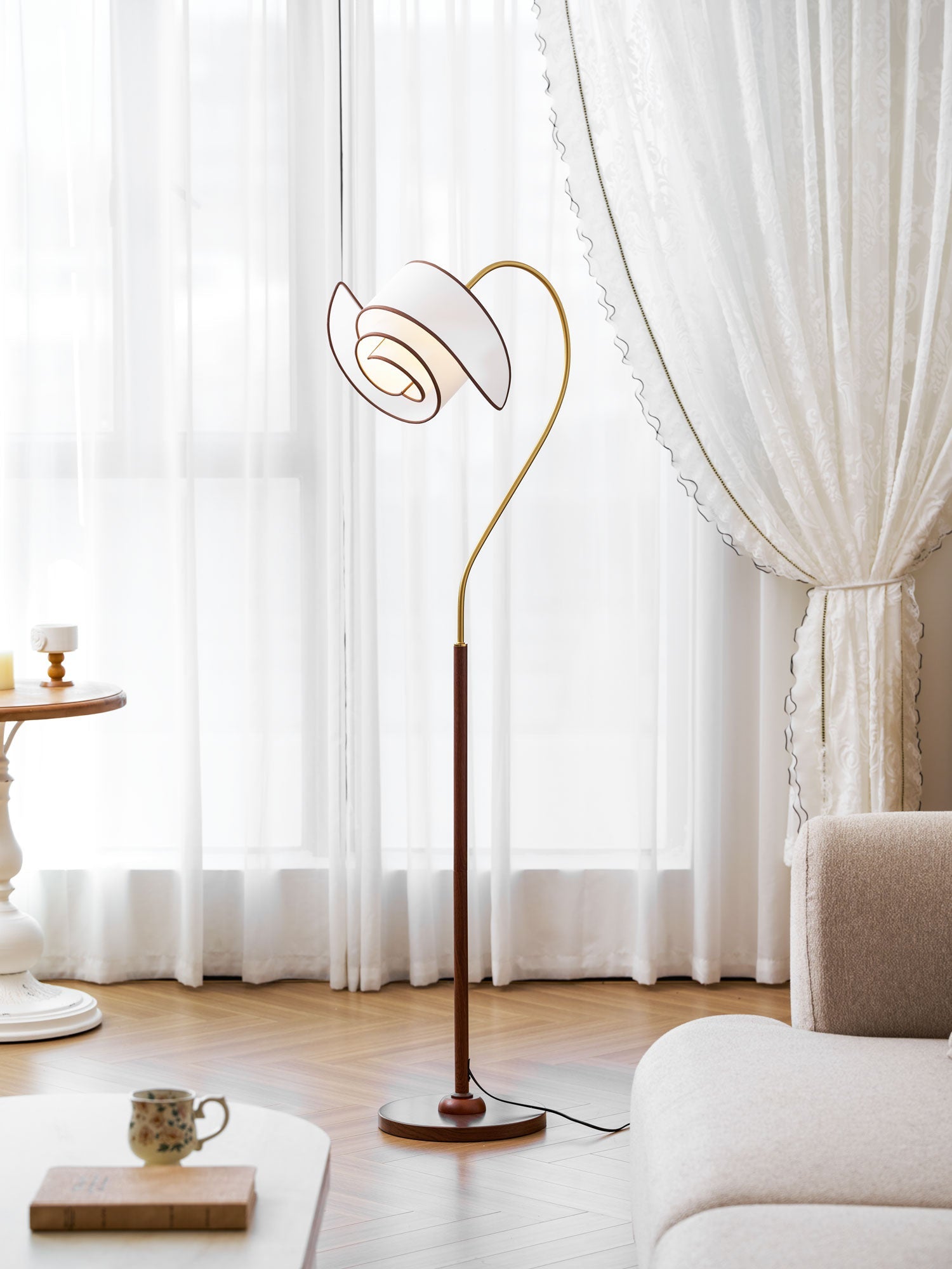 Stelmo Curved Neck Floor Lamp