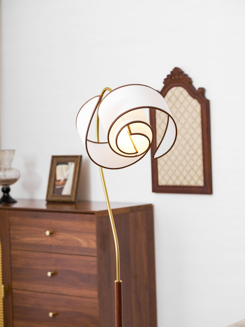 Stelmo Curved Neck Floor Lamp