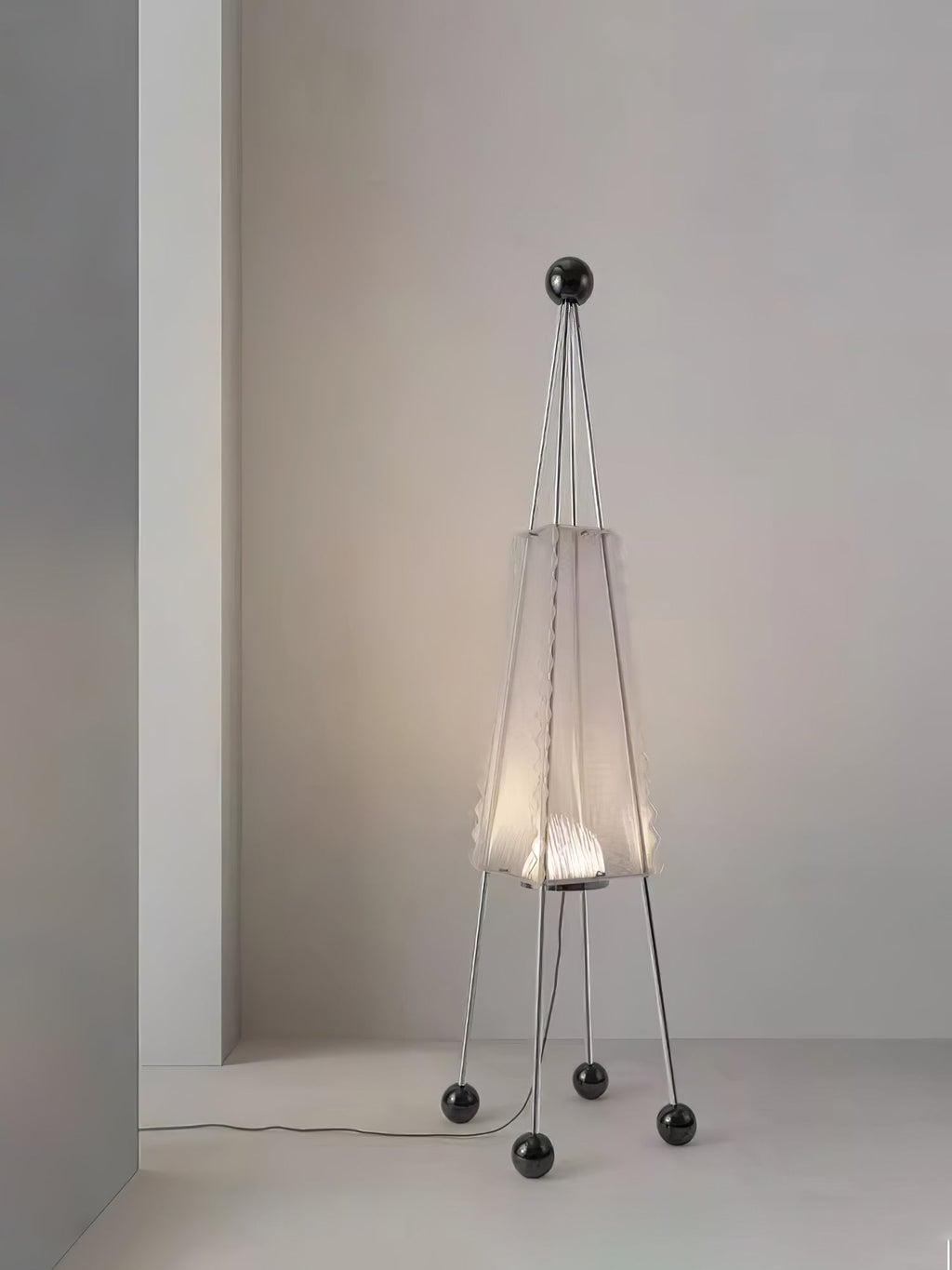 Obelisk Mesh Floor Lamp