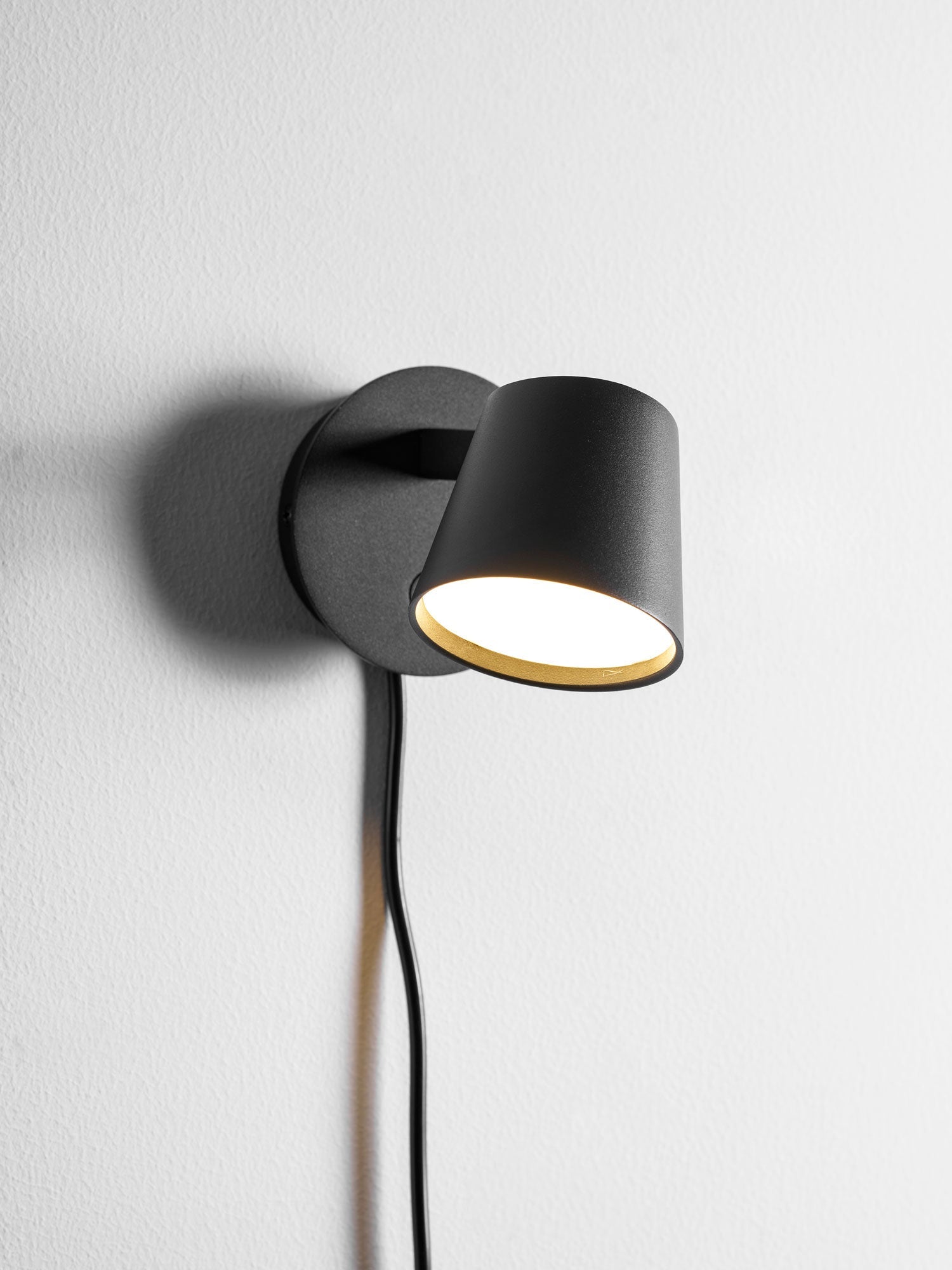 Tip Plug-In Wall Lamp