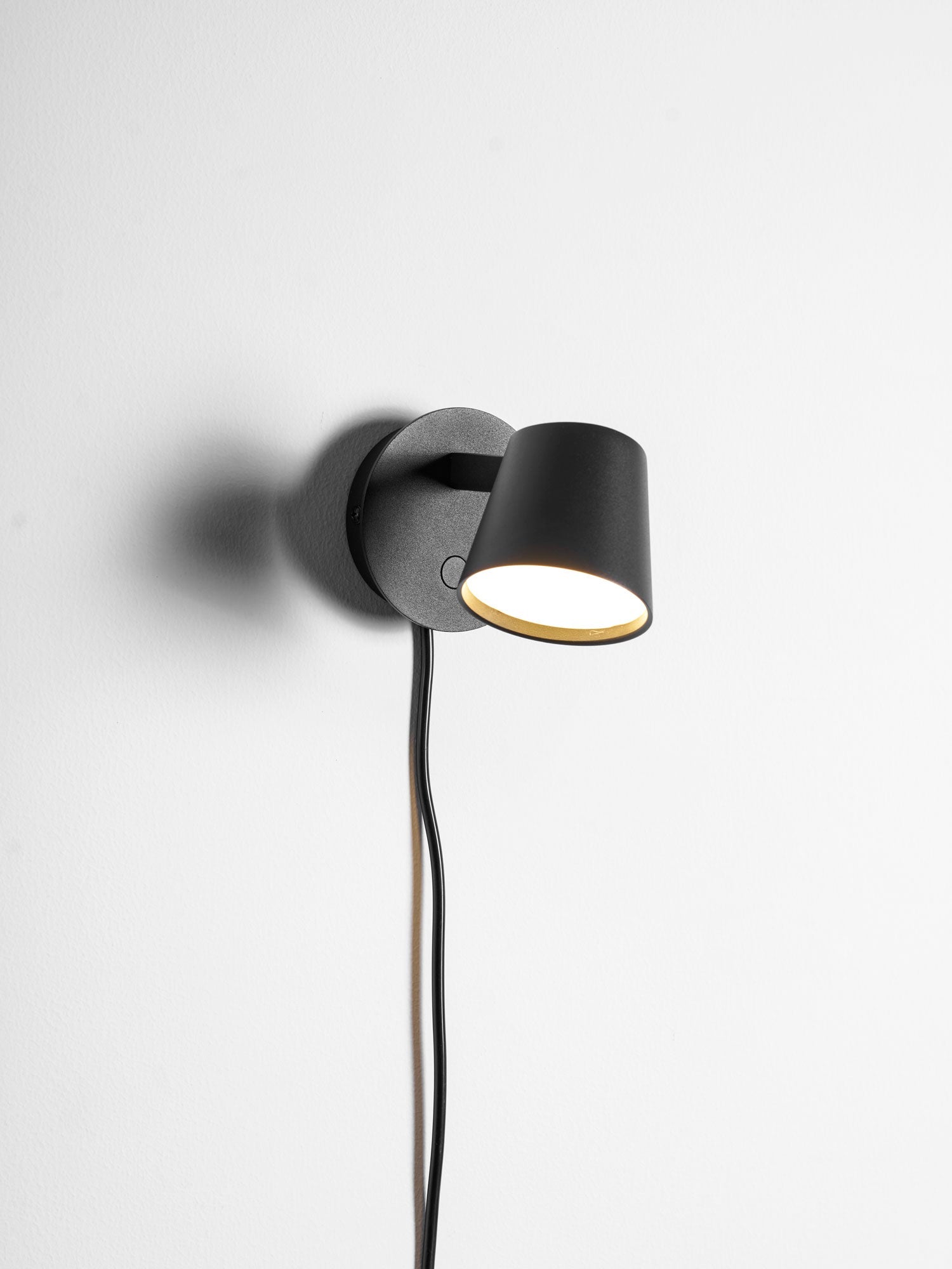 Tip Plug-In Wall Lamp