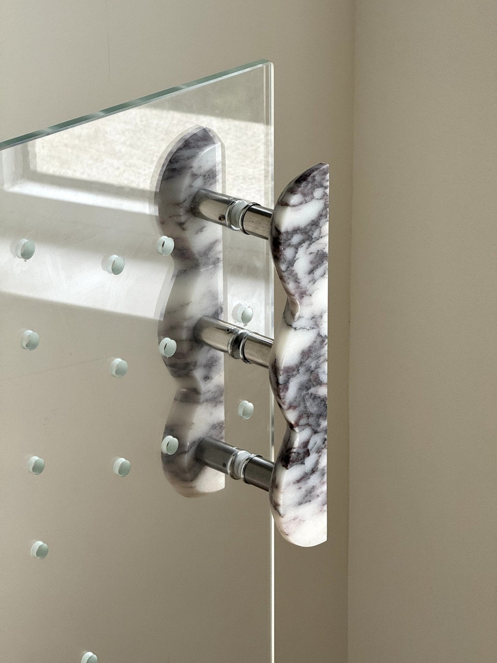 Twin-Curve Pull Handle