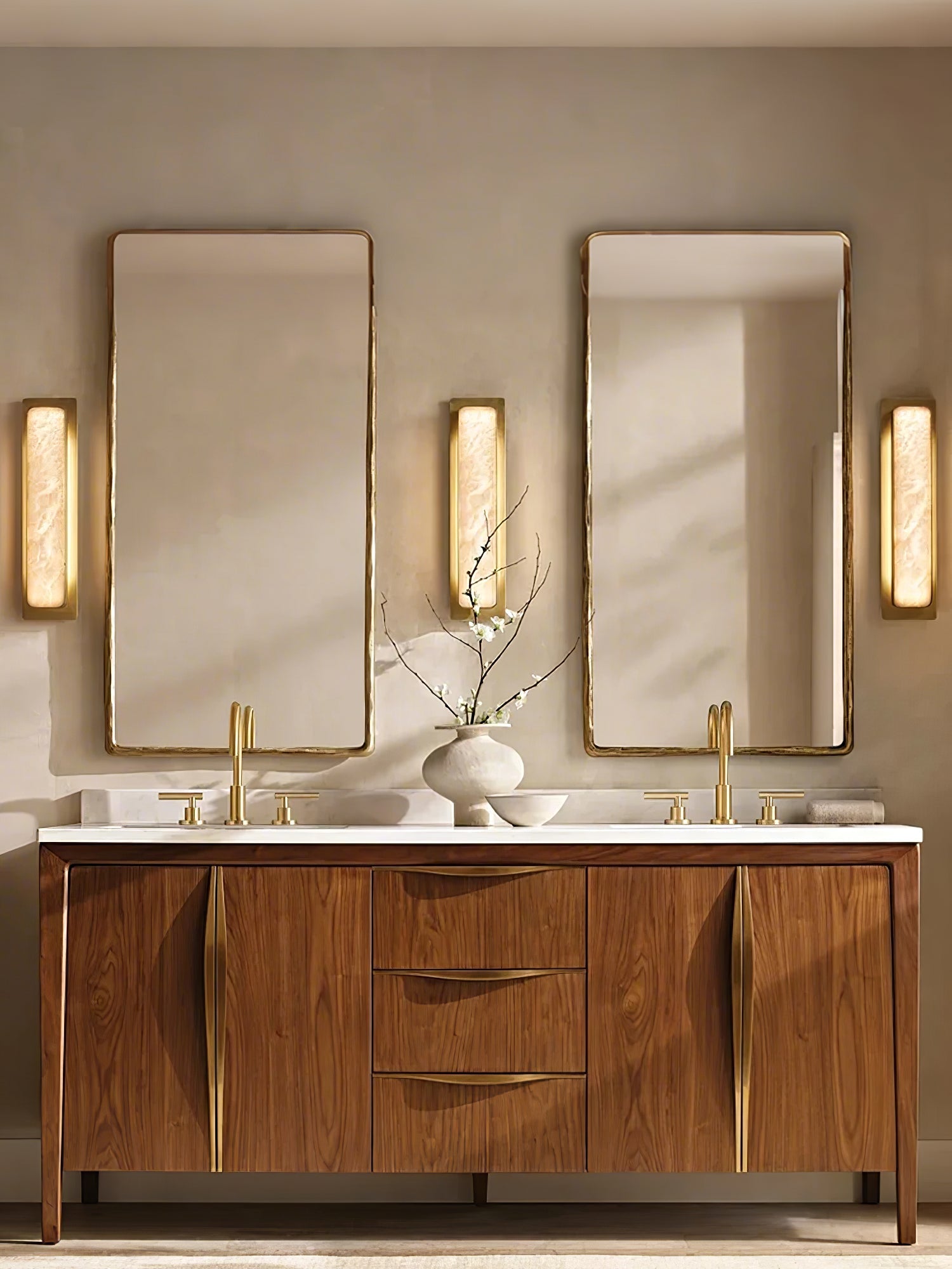 Velmora Alabaster Wall Light